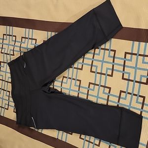 Athleta women's relay capri...size small